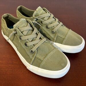 Blowfish Malibu Women's Size 10 Green Canvas Low-Top Sneakers